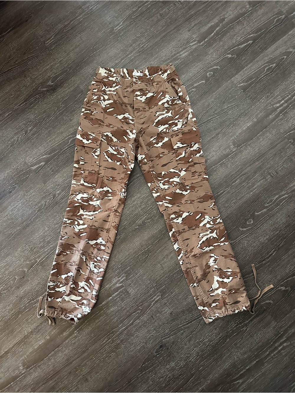 Good American Brown and White Camo Cargo Pants - Picture 3 of 5